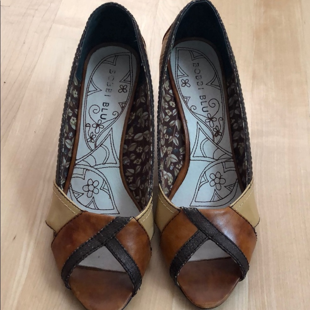 Women’s size 7 peep toe wedge
